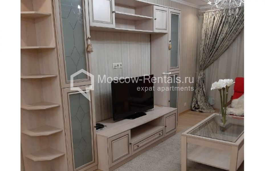 Photo #3 3-room (2 BR) apartment for <a href="http://moscow-rentals.ru/en/articles/long-term-rent" target="_blank">a long-term</a> rent
 in Russia, Moscow, B. Spasskaya str, 31