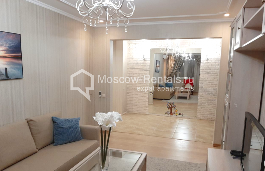 Photo #2 3-room (2 BR) apartment for <a href="http://moscow-rentals.ru/en/articles/long-term-rent" target="_blank">a long-term</a> rent
 in Russia, Moscow, B. Spasskaya str, 31