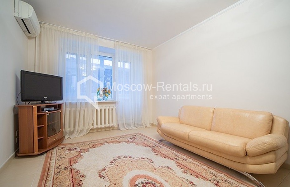 Photo #2 3-room (2 BR) apartment for <a href="http://moscow-rentals.ru/en/articles/long-term-rent" target="_blank">a long-term</a> rent
 in Russia, Moscow, Gagarinsky lane, 27