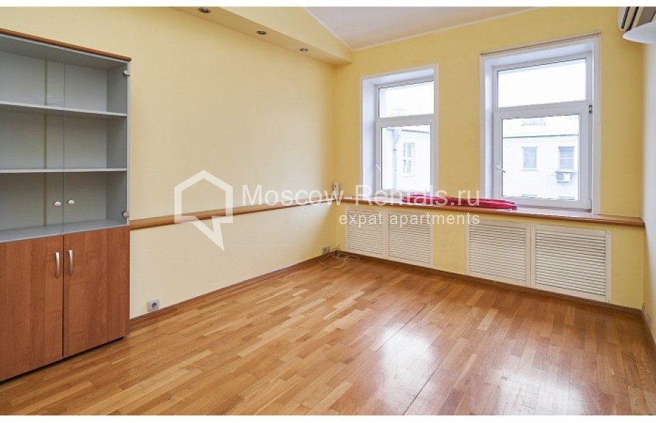 Photo #13 5-room (4 BR) apartment for <a href="http://moscow-rentals.ru/en/articles/long-term-rent" target="_blank">a long-term</a> rent
 in Russia, Moscow, Trubnaya str, 22/1