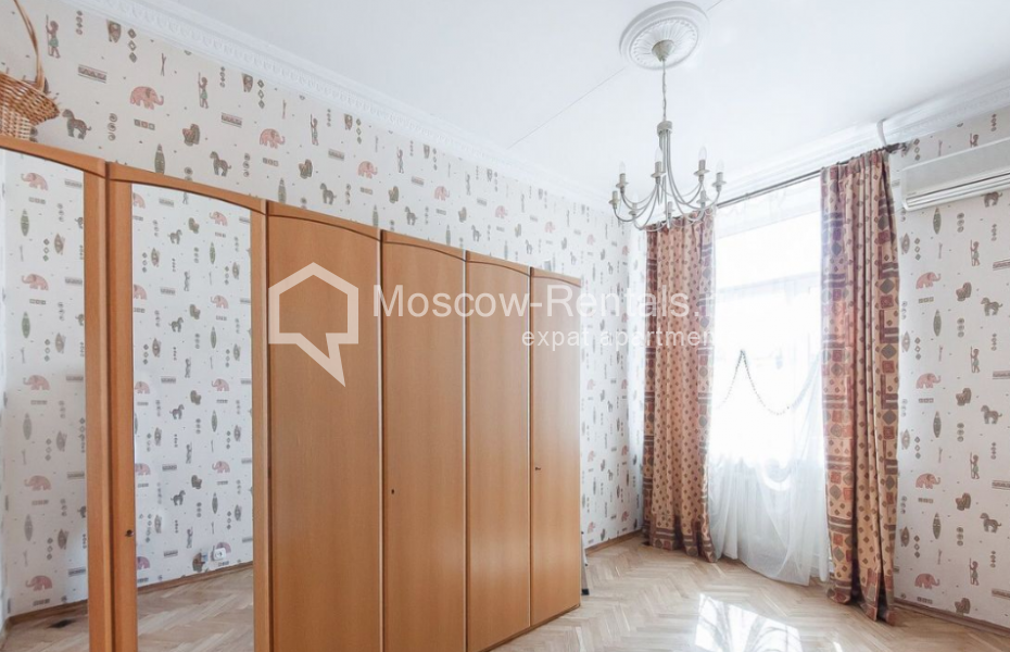 Photo #13 3-room (2 BR) apartment for <a href="http://moscow-rentals.ru/en/articles/long-term-rent" target="_blank">a long-term</a> rent
 in Russia, Moscow, Gazetnyi lane, 13