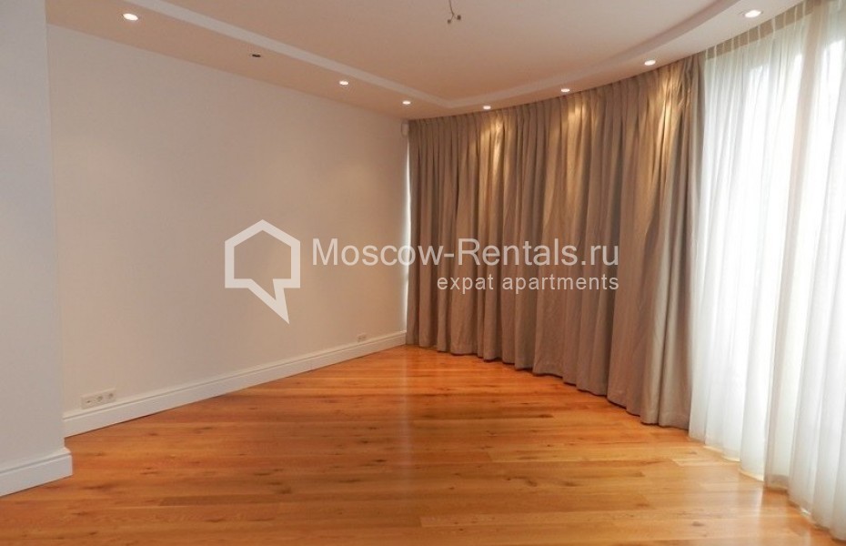 Photo #8 5-room (4 BR) apartment for <a href="http://moscow-rentals.ru/en/articles/long-term-rent" target="_blank">a long-term</a> rent
 in Russia, Moscow, Kutuzova str, 11 bld 2