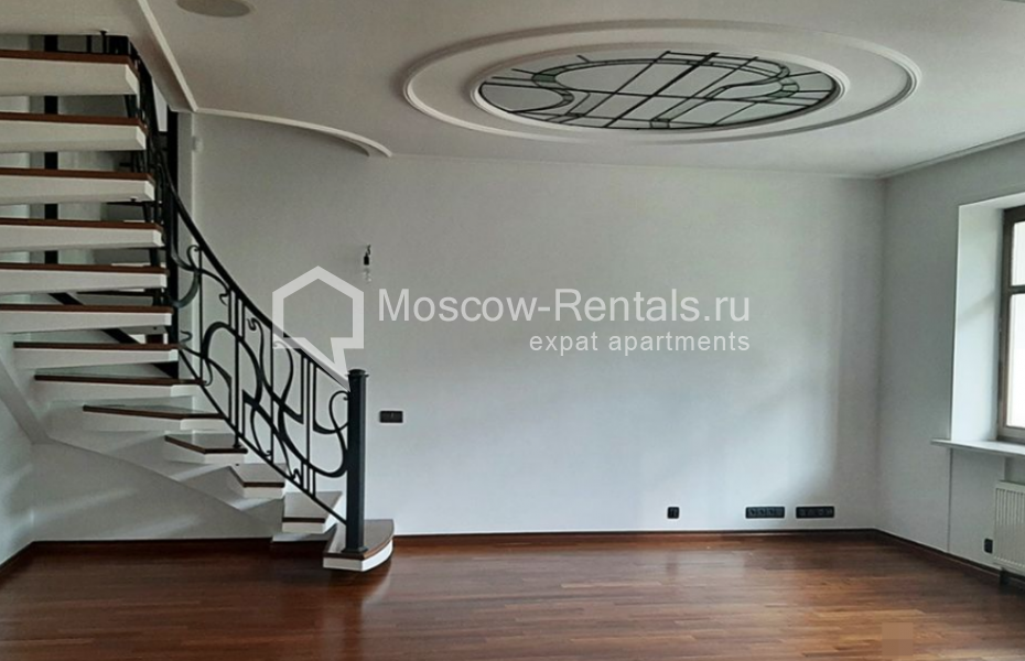 Photo #2 4-room (3 BR) apartment for <a href="http://moscow-rentals.ru/en/articles/long-term-rent" target="_blank">a long-term</a> rent
 in Russia, Moscow, B. Golovin lane, 2