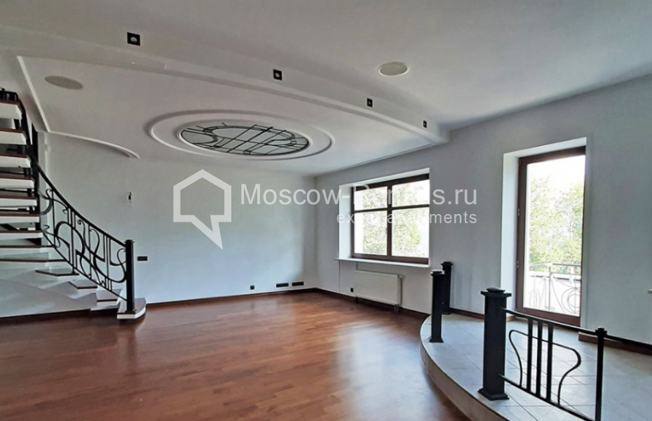 Photo #3 4-room (3 BR) apartment for <a href="http://moscow-rentals.ru/en/articles/long-term-rent" target="_blank">a long-term</a> rent
 in Russia, Moscow, B. Golovin lane, 2