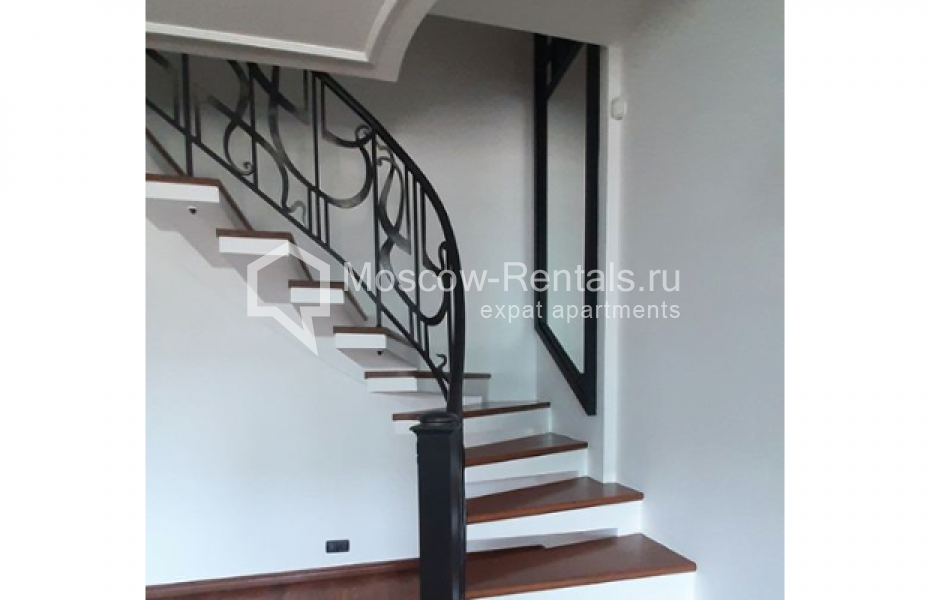 Photo #5 4-room (3 BR) apartment for <a href="http://moscow-rentals.ru/en/articles/long-term-rent" target="_blank">a long-term</a> rent
 in Russia, Moscow, B. Golovin lane, 2