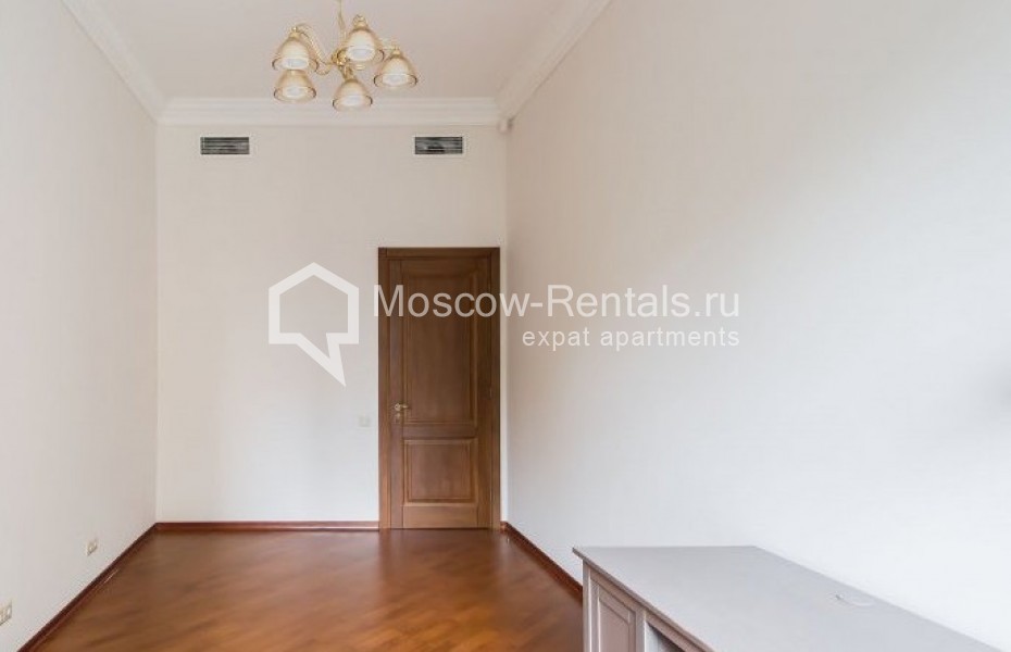 Photo #5 4-room (3 BR) apartment for <a href="http://moscow-rentals.ru/en/articles/long-term-rent" target="_blank">a long-term</a> rent
 in Russia, Moscow, Gogolevskyi blv, 29