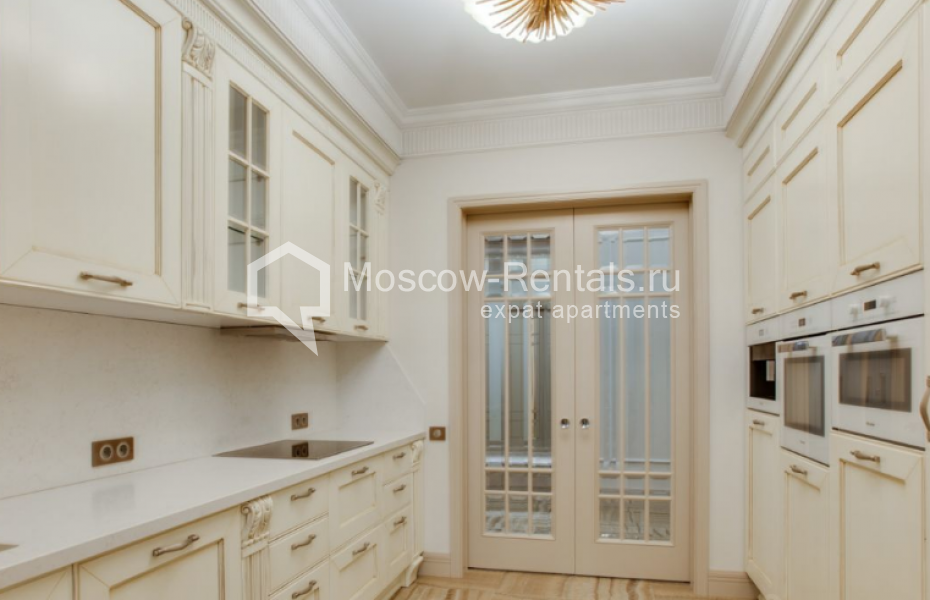 Photo #1 4-room (3 BR) apartment for <a href="http://moscow-rentals.ru/en/articles/long-term-rent" target="_blank">a long-term</a> rent
 in Russia, Moscow, New Arbat str, 27