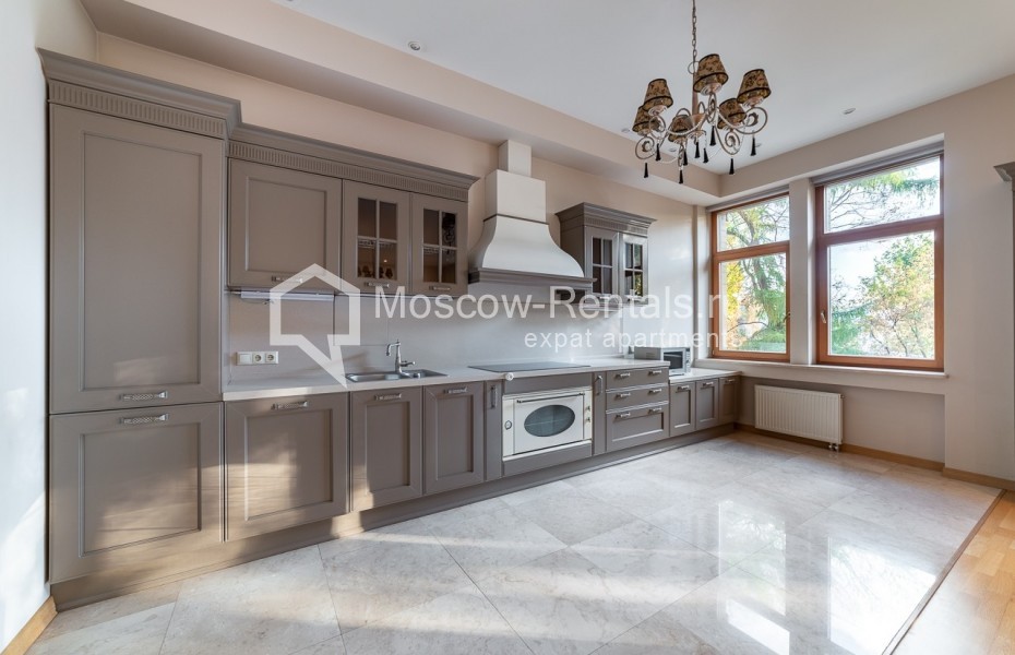 Photo #2 4-room (3 BR) apartment for <a href="http://moscow-rentals.ru/en/articles/long-term-rent" target="_blank">a long-term</a> rent
 in Russia, Moscow, Kolymazhnyi lane, 10