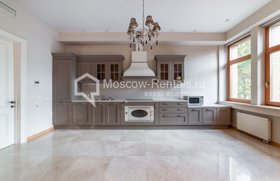 Photo #3 4-room (3 BR) apartment for <a href="http://moscow-rentals.ru/en/articles/long-term-rent" target="_blank">a long-term</a> rent
 in Russia, Moscow, Kolymazhnyi lane, 10
