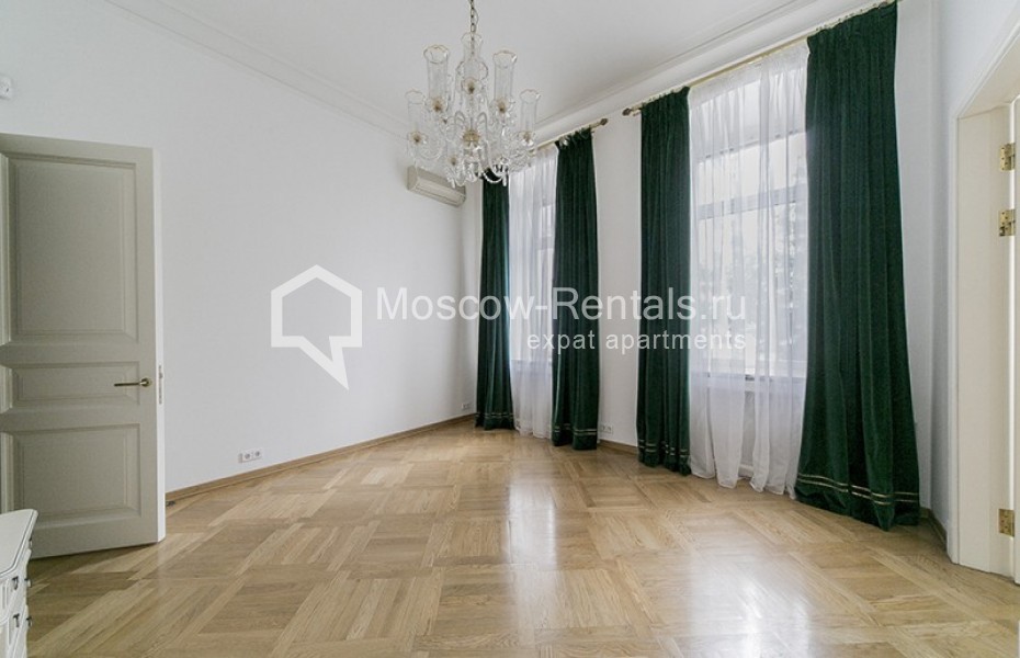 Photo #11 4-room (3 BR) apartment for <a href="http://moscow-rentals.ru/en/articles/long-term-rent" target="_blank">a long-term</a> rent
 in Russia, Moscow, Tverskoy blv, 8