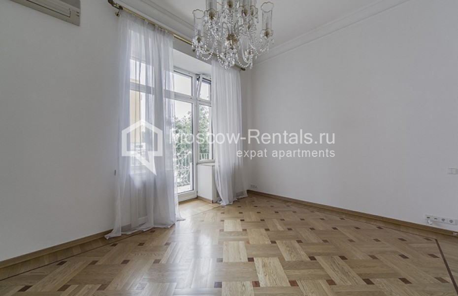 Photo #9 4-room (3 BR) apartment for <a href="http://moscow-rentals.ru/en/articles/long-term-rent" target="_blank">a long-term</a> rent
 in Russia, Moscow, Tverskoy blv, 8