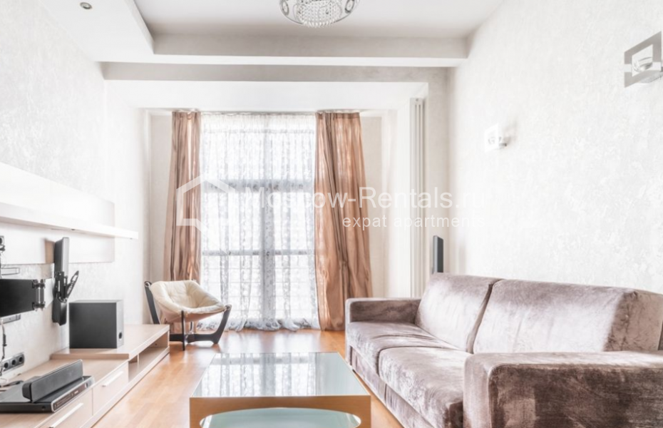 Photo #1 3-room (2 BR) apartment for <a href="http://moscow-rentals.ru/en/articles/long-term-rent" target="_blank">a long-term</a> rent
 in Russia, Moscow, Dokhtourovskyi lane, 6