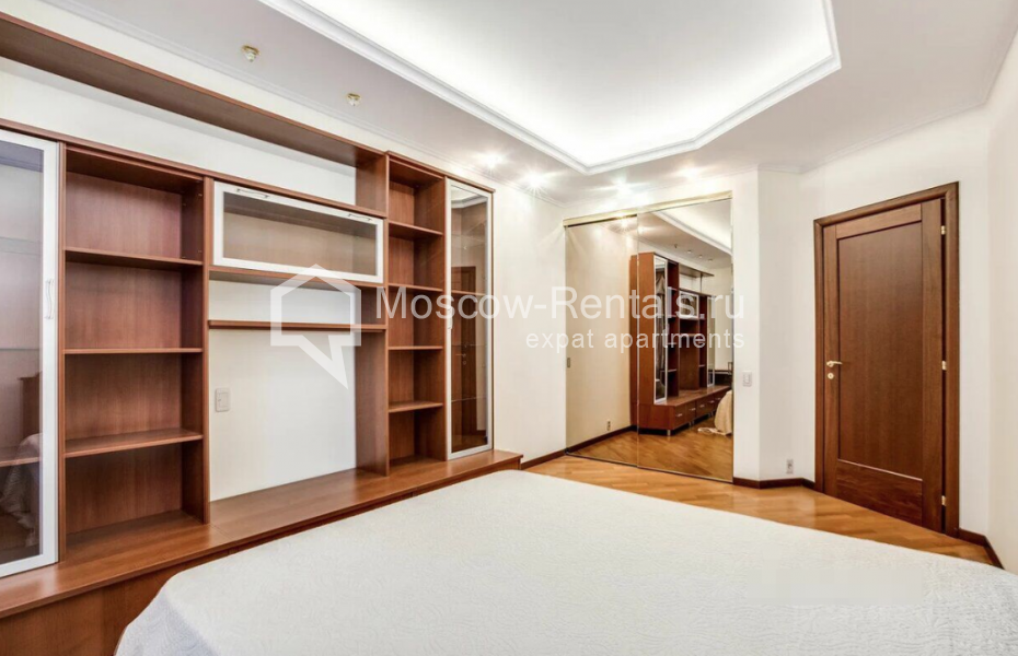 Photo #8 4-room (3 BR) apartment for <a href="http://moscow-rentals.ru/en/articles/long-term-rent" target="_blank">a long-term</a> rent
 in Russia, Moscow, 1st Smolenskyi lane, 17