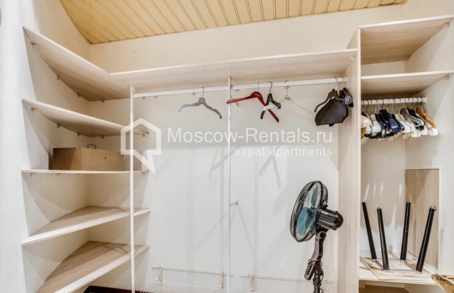 Photo #13 4-room (3 BR) apartment for <a href="http://moscow-rentals.ru/en/articles/long-term-rent" target="_blank">a long-term</a> rent
 in Russia, Moscow, 1st Smolenskyi lane, 17