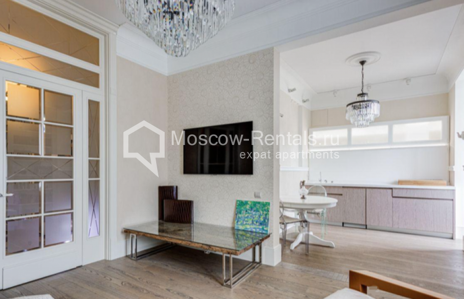 Photo #2 4-room (3 BR) apartment for <a href="http://moscow-rentals.ru/en/articles/long-term-rent" target="_blank">a long-term</a> rent
 in Russia, Moscow, Krasnopresnenskaya emb, 2/1