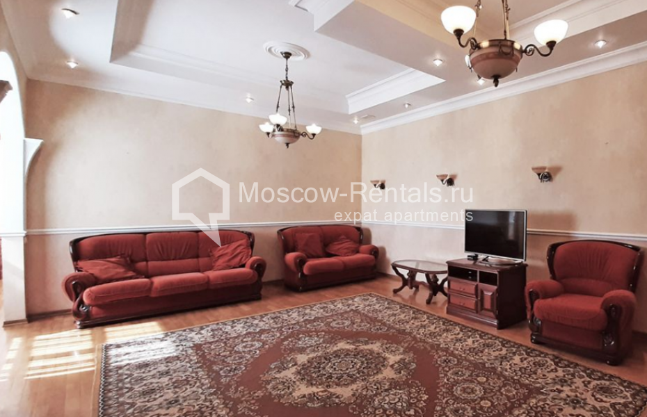 Photo #1 4-room (3 BR) apartment for <a href="http://moscow-rentals.ru/en/articles/long-term-rent" target="_blank">a long-term</a> rent
 in Russia, Moscow, Lomonosovskyi lane, 7К5