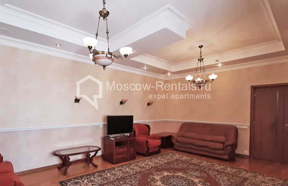Photo #2 4-room (3 BR) apartment for <a href="http://moscow-rentals.ru/en/articles/long-term-rent" target="_blank">a long-term</a> rent
 in Russia, Moscow, Lomonosovskyi lane, 7К5