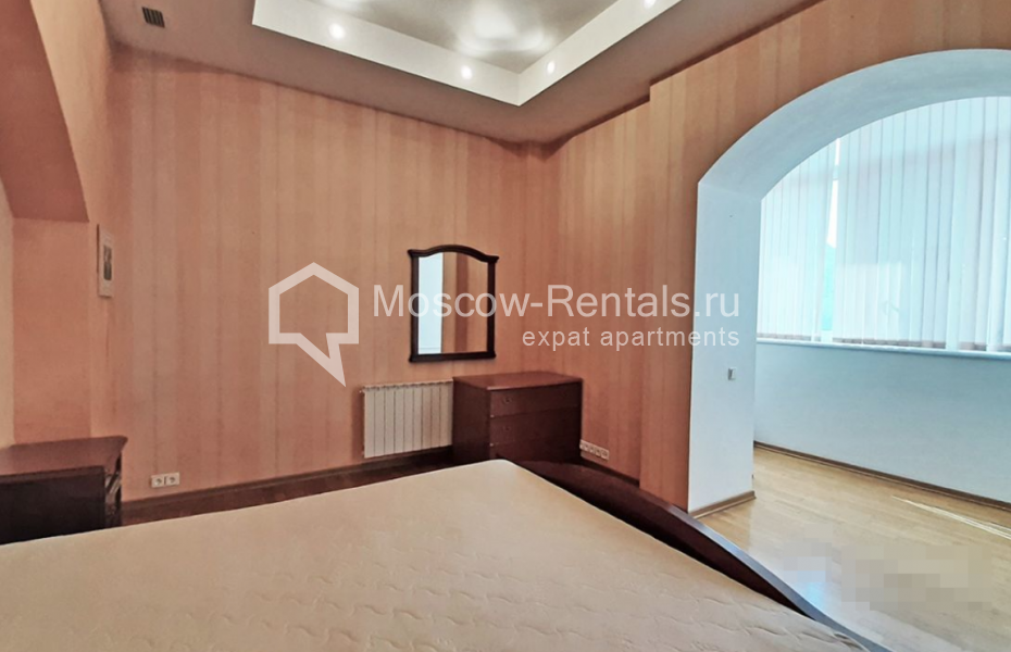 Photo #5 4-room (3 BR) apartment for <a href="http://moscow-rentals.ru/en/articles/long-term-rent" target="_blank">a long-term</a> rent
 in Russia, Moscow, Lomonosovskyi lane, 7К5