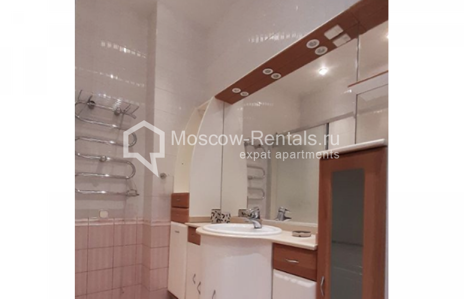 Photo #13 4-room (3 BR) apartment for <a href="http://moscow-rentals.ru/en/articles/long-term-rent" target="_blank">a long-term</a> rent
 in Russia, Moscow, Lomonosovskyi lane, 7К5