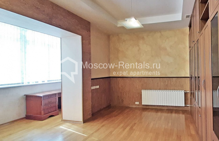 Photo #9 4-room (3 BR) apartment for <a href="http://moscow-rentals.ru/en/articles/long-term-rent" target="_blank">a long-term</a> rent
 in Russia, Moscow, Lomonosovskyi lane, 7К5