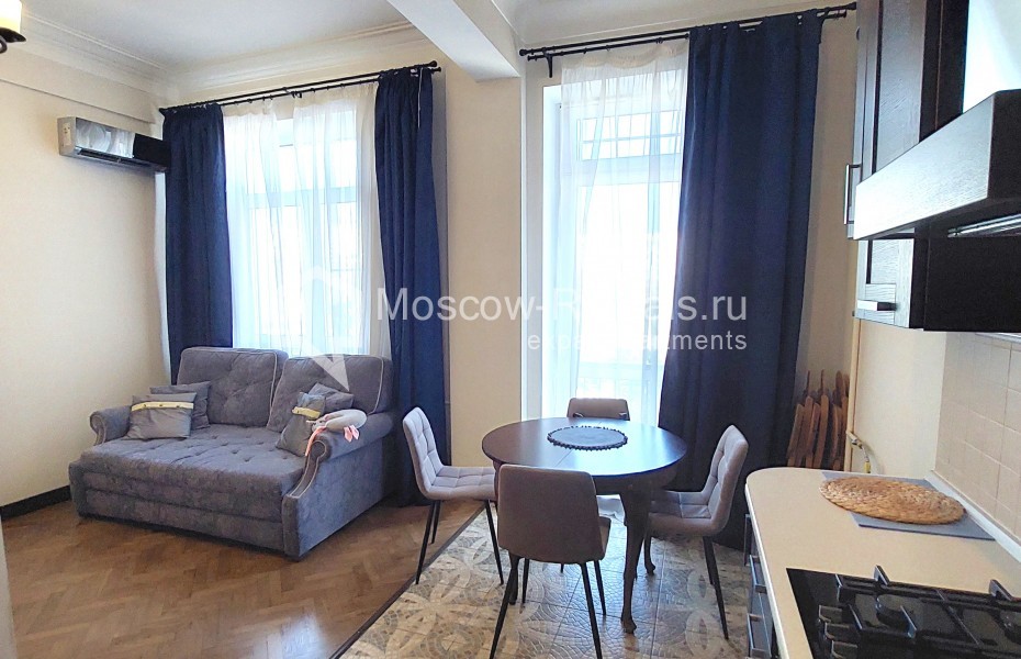 Photo #1 2-room (1 BR) apartment for <a href="http://moscow-rentals.ru/en/articles/long-term-rent" target="_blank">a long-term</a> rent
 in Russia, Moscow, Kosmodamianskaya emb, 36