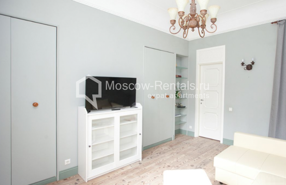 Photo #4 2-room (1 BR) apartment for <a href="http://moscow-rentals.ru/en/articles/long-term-rent" target="_blank">a long-term</a> rent
 in Russia, Moscow, Trekhprudnyi lane, 11/13С2