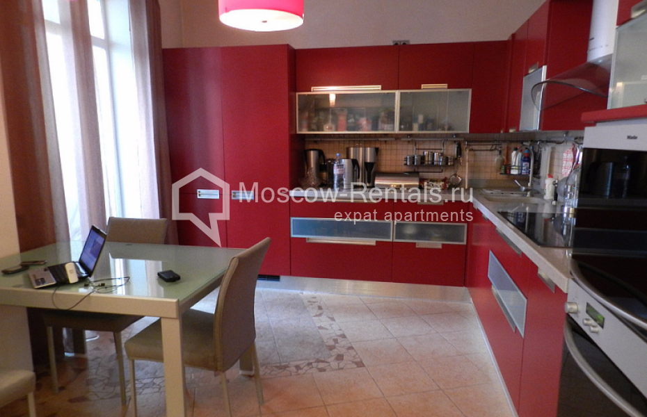 Photo #1 3-room (2 BR) apartment for <a href="http://moscow-rentals.ru/en/articles/long-term-rent" target="_blank">a long-term</a> rent
 in Russia, Moscow, Michurinsky prost, 11 bld 3