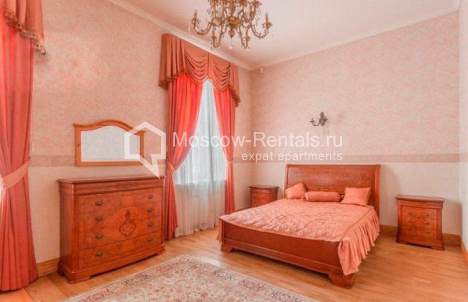 Photo #8 4-room (3 BR) apartment for <a href="http://moscow-rentals.ru/en/articles/long-term-rent" target="_blank">a long-term</a> rent
 in Russia, Moscow, Armyanskyi lane, 7