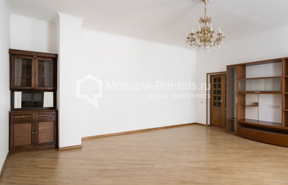 Photo #3 4-room (3 BR) apartment for <a href="http://moscow-rentals.ru/en/articles/long-term-rent" target="_blank">a long-term</a> rent
 in Russia, Moscow, Pokrovka str, 29