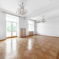 Photo #1 4-room (3 BR) apartment for <a href="http://moscow-rentals.ru/en/articles/long-term-rent" target="_blank">a long-term</a> rent
 in Russia, Moscow, Znamenka str, 13С1