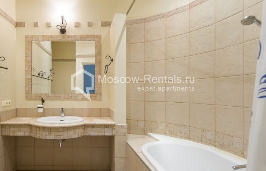 Photo #16 4-room (3 BR) apartment for <a href="http://moscow-rentals.ru/en/articles/long-term-rent" target="_blank">a long-term</a> rent
 in Russia, Moscow, Malyi Mogiltsevskyi lane, 4А