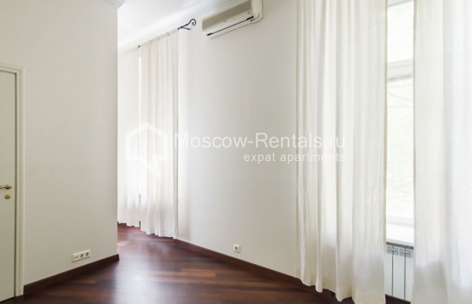 Photo #12 4-room (3 BR) apartment for <a href="http://moscow-rentals.ru/en/articles/long-term-rent" target="_blank">a long-term</a> rent
 in Russia, Moscow, Malyi Mogiltsevskyi lane, 4А