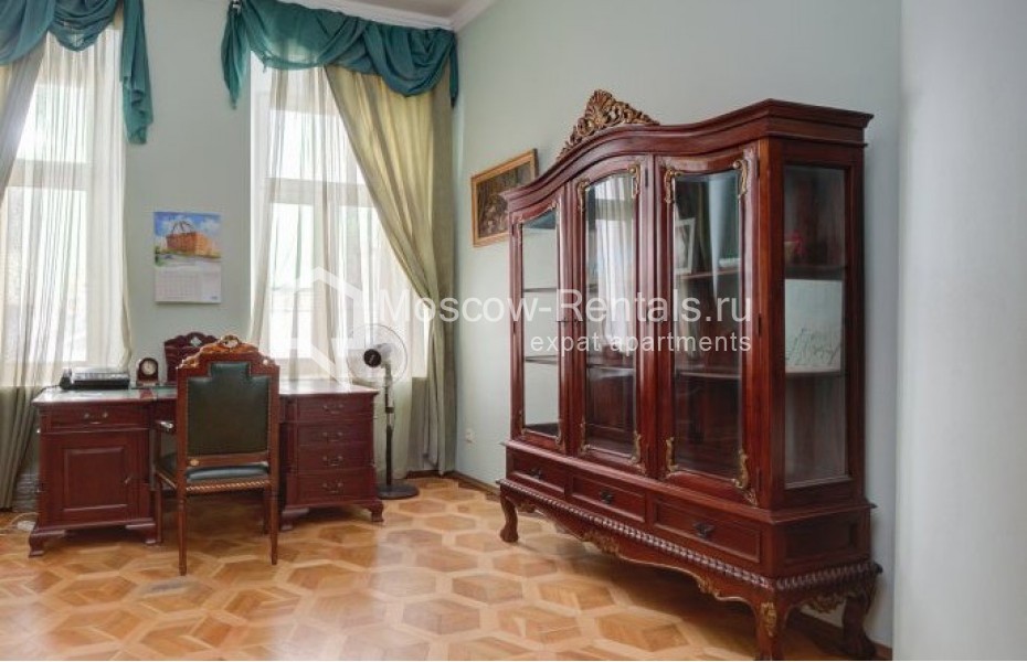 Photo #6 4-room (3 BR) apartment for <a href="http://moscow-rentals.ru/en/articles/long-term-rent" target="_blank">a long-term</a> rent
 in Russia, Moscow, Pozharskyi lane, 8