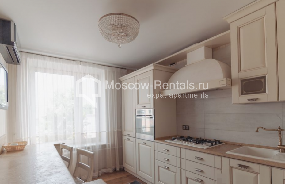 Photo #15 4-room (3 BR) apartment for <a href="http://moscow-rentals.ru/en/articles/long-term-rent" target="_blank">a long-term</a> rent
 in Russia, Moscow, Shabolovka str, 30/12