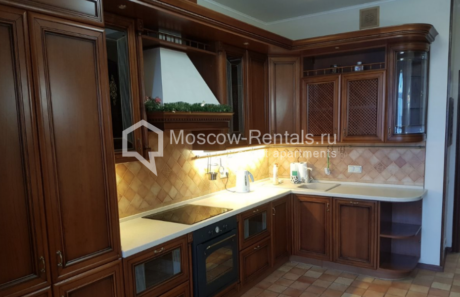 Photo #1 4-room (3 BR) apartment for <a href="http://moscow-rentals.ru/en/articles/long-term-rent" target="_blank">a long-term</a> rent
 in Russia, Moscow, Nakhimovskyi prosp, 56