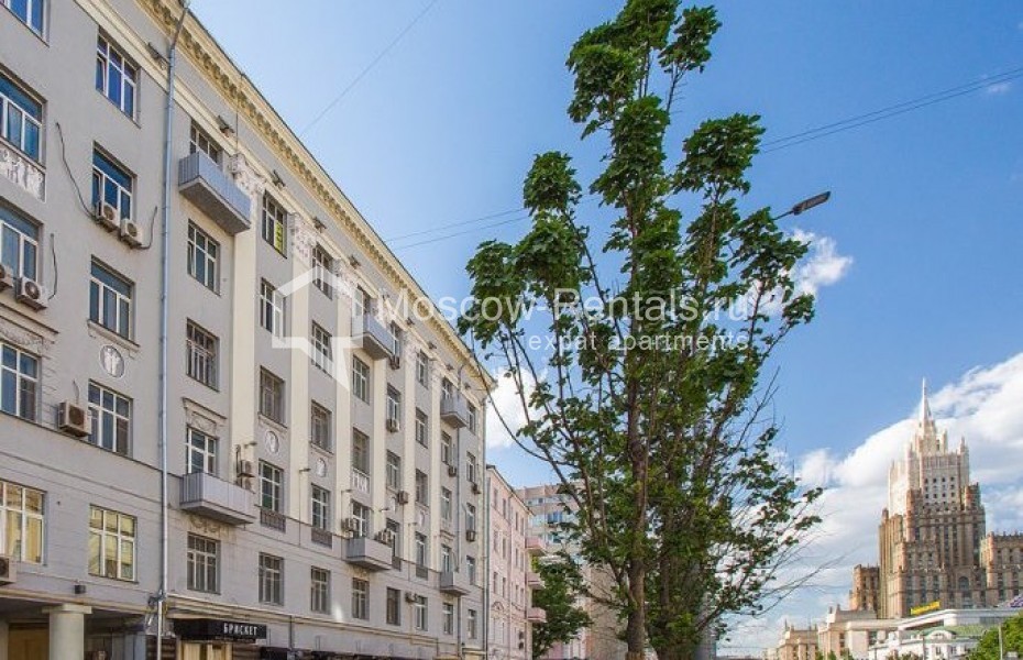 Photo #1 4-room (3 BR) apartment for <a href="http://moscow-rentals.ru/en/articles/long-term-rent" target="_blank">a long-term</a> rent
 in Russia, Moscow, Smolenskyi blv, 15