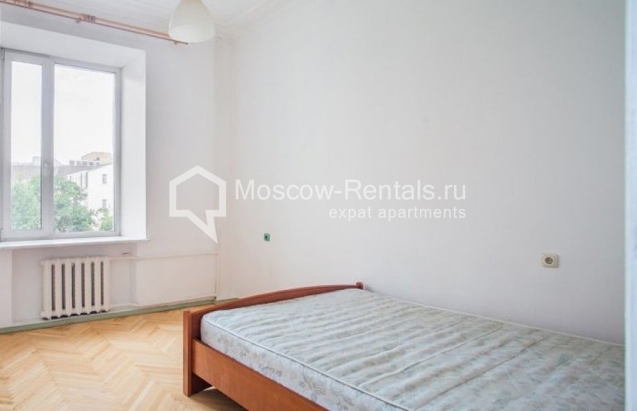 Photo #8 4-room (3 BR) apartment for <a href="http://moscow-rentals.ru/en/articles/long-term-rent" target="_blank">a long-term</a> rent
 in Russia, Moscow, Smolenskyi blv, 15