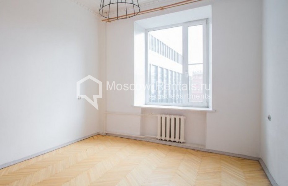 Photo #6 4-room (3 BR) apartment for <a href="http://moscow-rentals.ru/en/articles/long-term-rent" target="_blank">a long-term</a> rent
 in Russia, Moscow, Smolenskyi blv, 15
