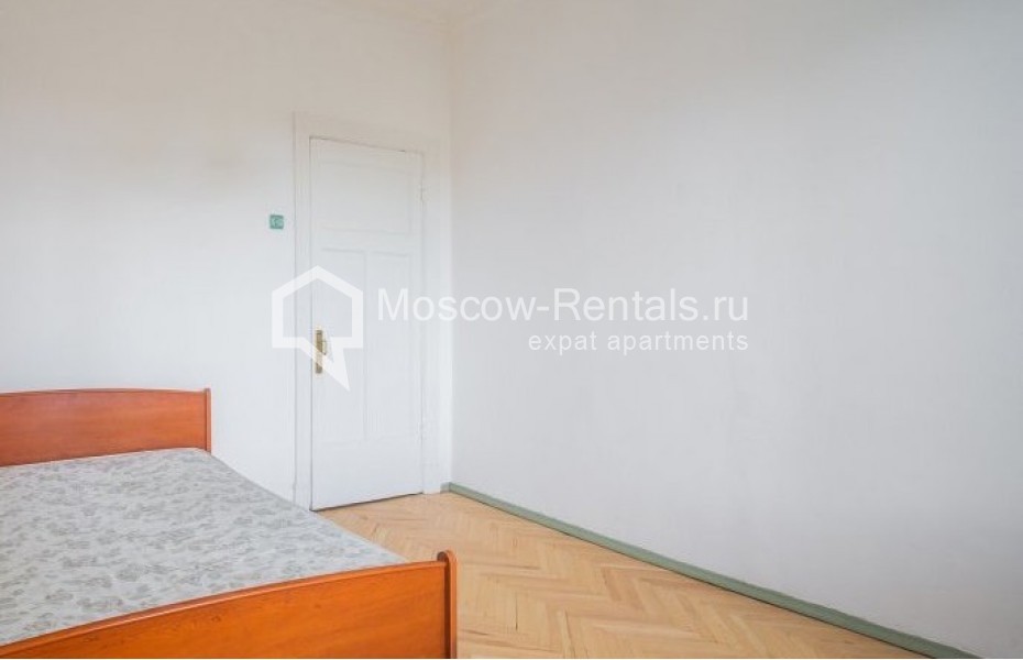 Photo #9 4-room (3 BR) apartment for <a href="http://moscow-rentals.ru/en/articles/long-term-rent" target="_blank">a long-term</a> rent
 in Russia, Moscow, Smolenskyi blv, 15