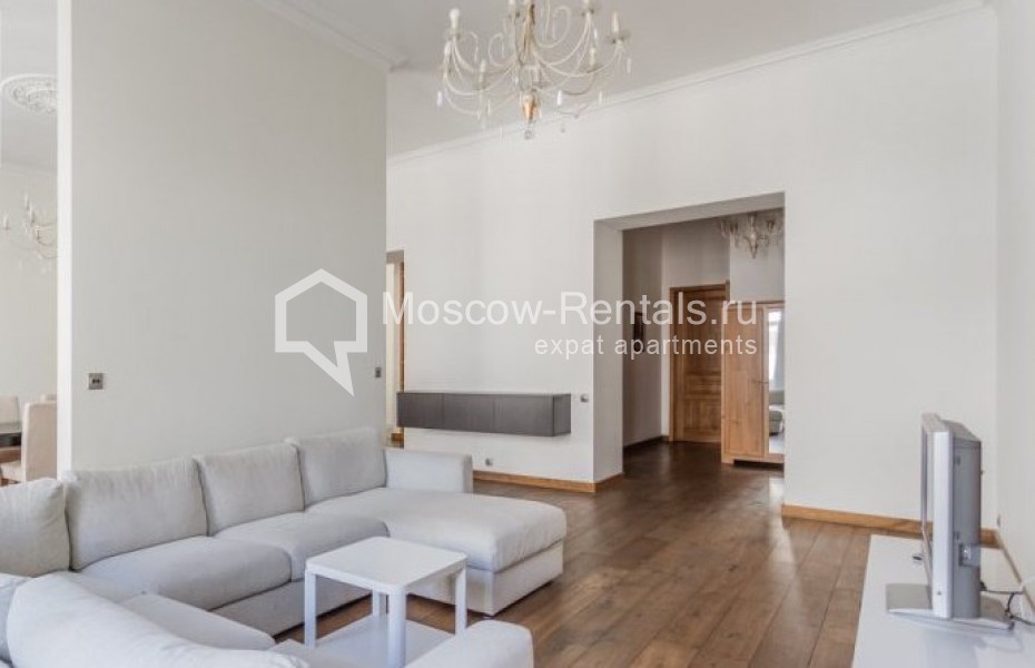 Photo #3 4-room (3 BR) apartment for <a href="http://moscow-rentals.ru/en/articles/long-term-rent" target="_blank">a long-term</a> rent
 in Russia, Moscow, Krivokolennyi lane, 14С1