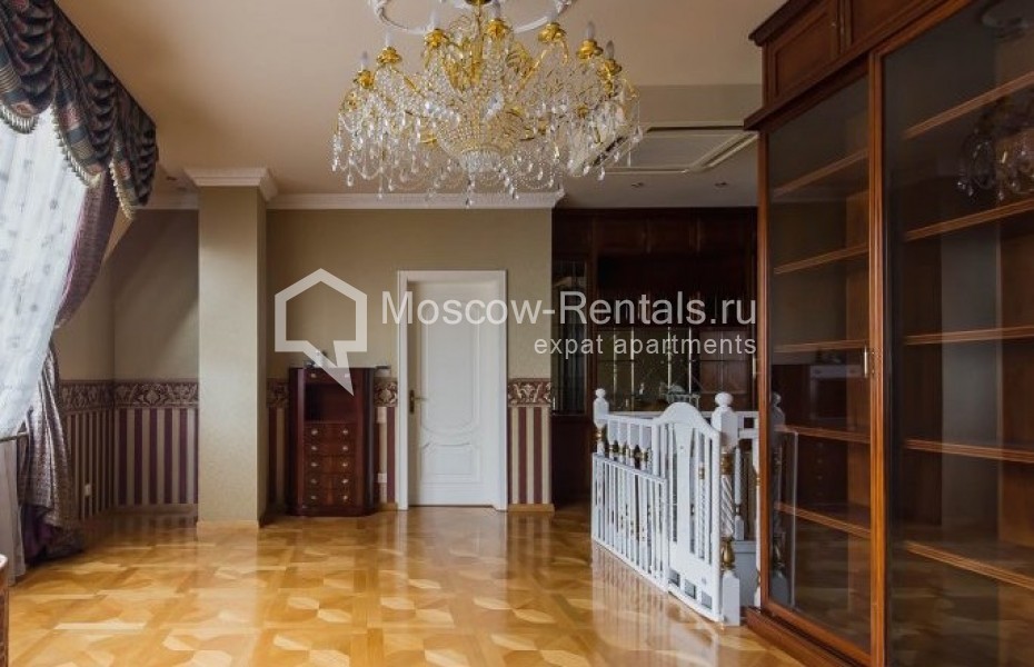 Photo #5 4-room (3 BR) apartment for <a href="http://moscow-rentals.ru/en/articles/long-term-rent" target="_blank">a long-term</a> rent
 in Russia, Moscow, Malyi Nikolopeskovskyi lane, 4
