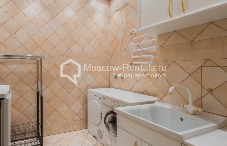 Photo #16 4-room (3 BR) apartment for <a href="http://moscow-rentals.ru/en/articles/long-term-rent" target="_blank">a long-term</a> rent
 in Russia, Moscow, Malyi Nikolopeskovskyi lane, 4