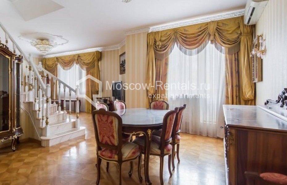 Photo #1 4-room (3 BR) apartment for <a href="http://moscow-rentals.ru/en/articles/long-term-rent" target="_blank">a long-term</a> rent
 in Russia, Moscow, Malyi Nikolopeskovskyi lane, 4