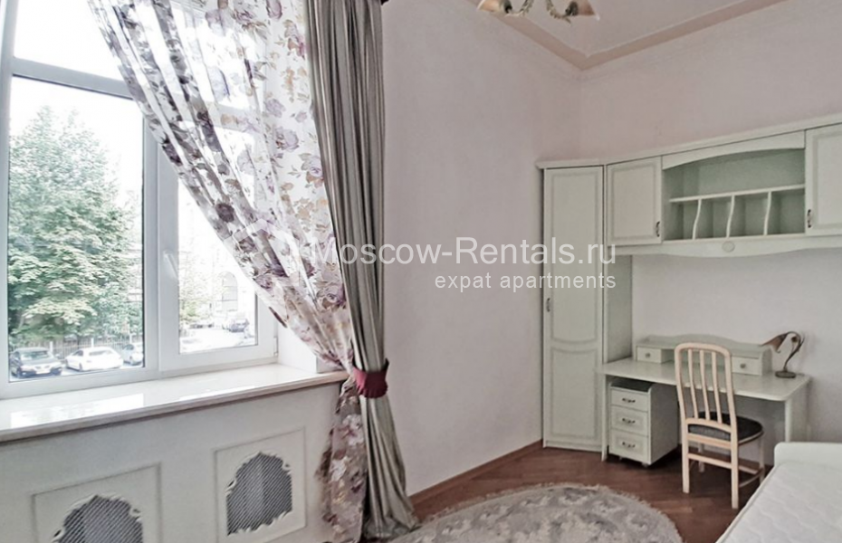 Photo #8 5-room (4 BR) apartment for <a href="http://moscow-rentals.ru/en/articles/long-term-rent" target="_blank">a long-term</a> rent
 in Russia, Moscow, M. Zlatoustinskyi lane, 4