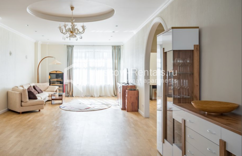 Photo #1 3-room (2 BR) apartment for <a href="http://moscow-rentals.ru/en/articles/long-term-rent" target="_blank">a long-term</a> rent
 in Russia, Moscow, M. Ordynka str, 3