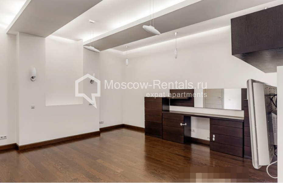 Photo #6 5-room (4 BR) apartment for <a href="http://moscow-rentals.ru/en/articles/long-term-rent" target="_blank">a long-term</a> rent
 in Russia, Moscow, Shvedskyi tupik, 3