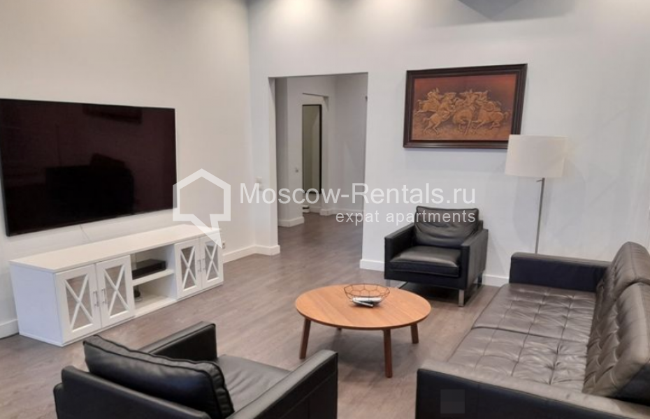 Photo #1 4-room (3 BR) apartment for <a href="http://moscow-rentals.ru/en/articles/long-term-rent" target="_blank">a long-term</a> rent
 in Russia, Moscow, Trubnaya sq, 2