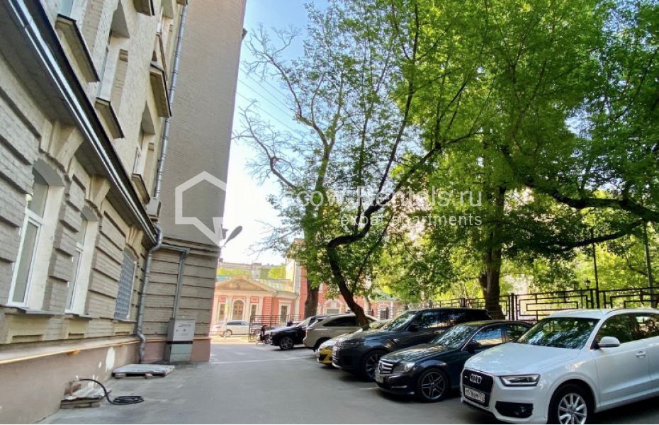 Photo #21 4-room (3 BR) apartment for <a href="http://moscow-rentals.ru/en/articles/long-term-rent" target="_blank">a long-term</a> rent
 in Russia, Moscow, Brusov lane, 6