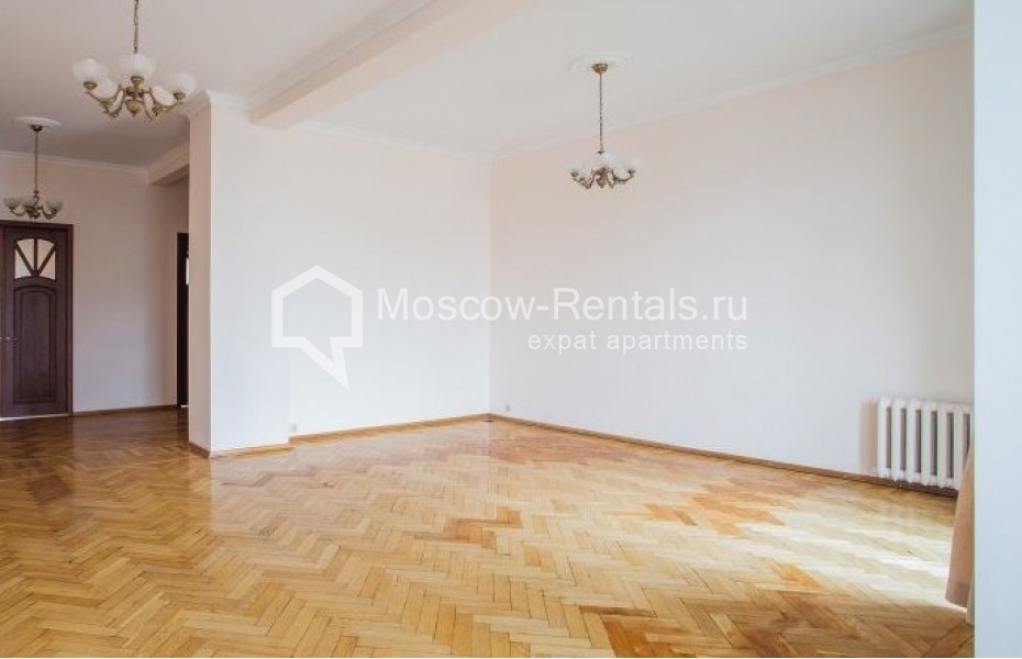 Photo #3 4-room (3 BR) apartment for <a href="http://moscow-rentals.ru/en/articles/long-term-rent" target="_blank">a long-term</a> rent
 in Russia, Moscow, Smolenskaya emb, 5/13