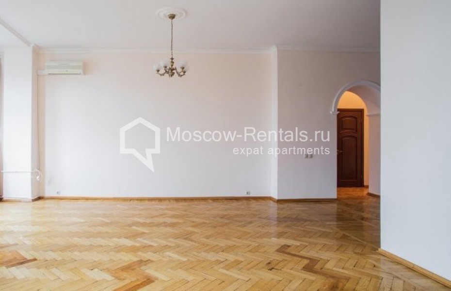 Photo #2 4-room (3 BR) apartment for <a href="http://moscow-rentals.ru/en/articles/long-term-rent" target="_blank">a long-term</a> rent
 in Russia, Moscow, Smolenskaya emb, 5/13